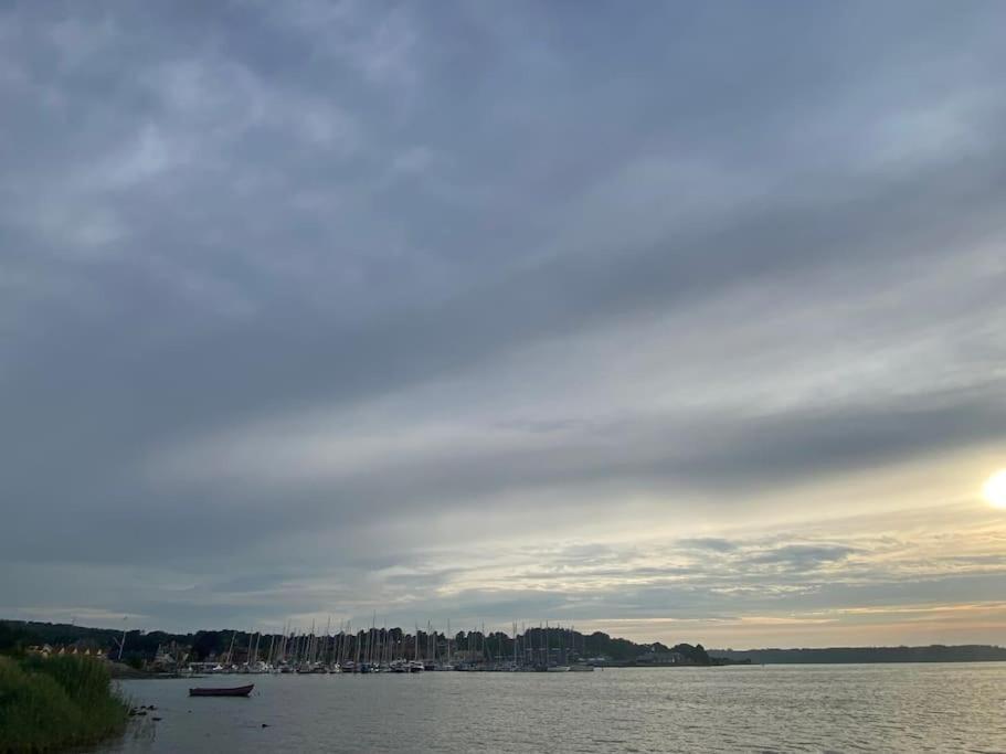 Idyllisk, Historisk Byhus Ved Fjorden I Mariager Bagian luar foto