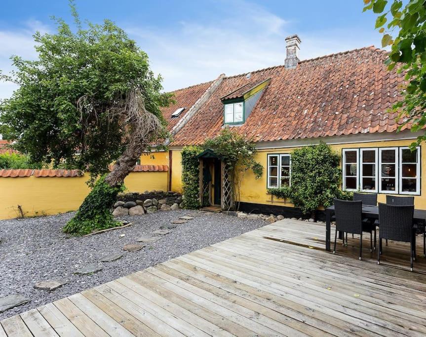 Idyllisk, Historisk Byhus Ved Fjorden I Mariager Bagian luar foto